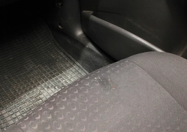 تمیز کردن لکه و چربی داخل خودرو