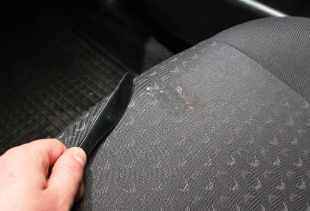 تمیز کردن لکه و چربی داخل خودرو