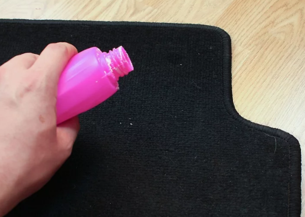 تمیز کردن لکه و چربی داخل خودرو