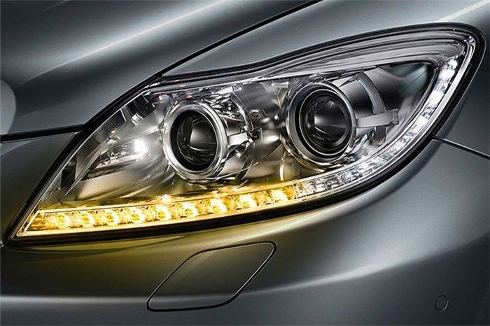 بایدها و نبایدهای چراغ مه شکن خودرو به همراه اصول رانندگی در مه