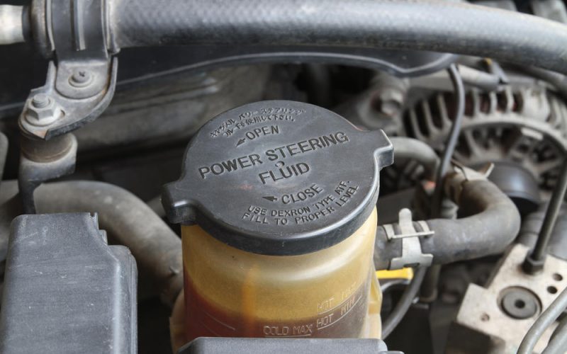 عواقب عدم تعویض روغن هیدرولیک فرمان خودرو