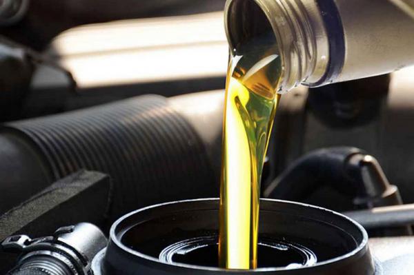 چرا روغن موتور کف می‌کند؟