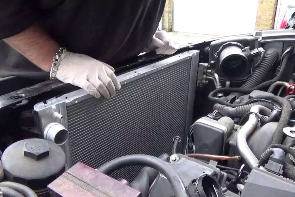 کاور رادیاتور چیست و به چه منظوری در زیر و رو رادیاتور نصب می شود؟